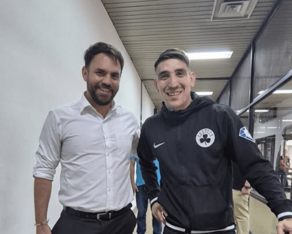 Eduardo Del Castillo junto a Centurion en su llegada a Bolivia.